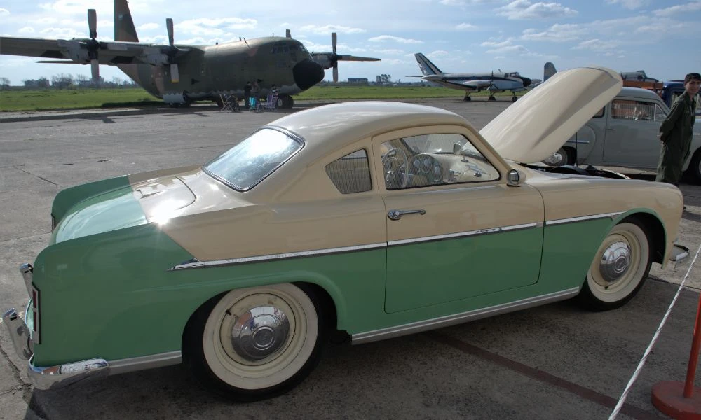 Colores y diseños del auto.