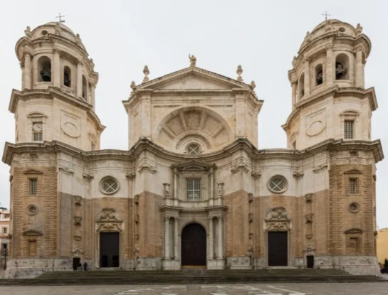 Catedral de la Santa Cruz: la histórica iglesia de España que tardó más de 100 años en completarse