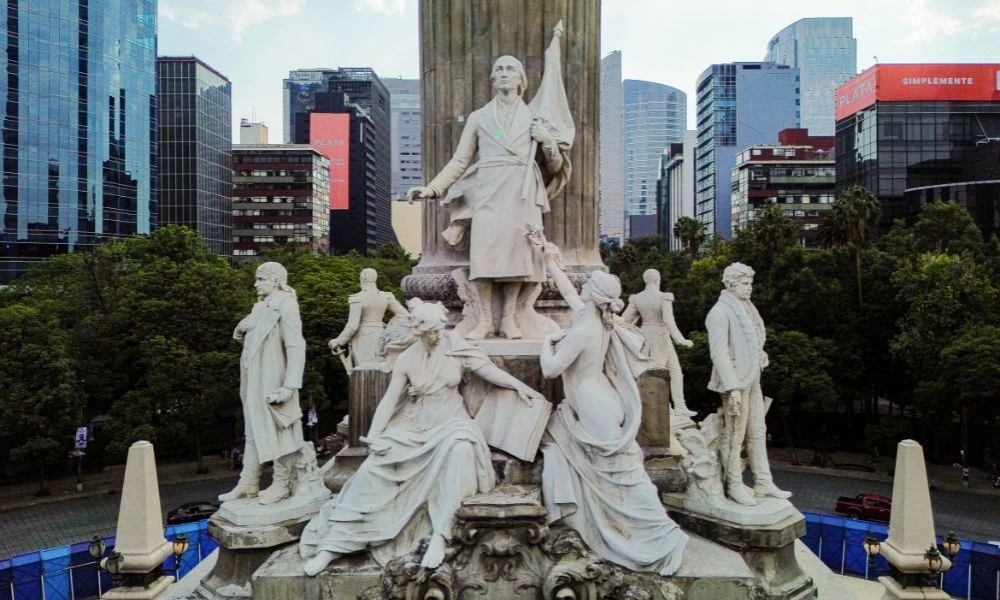 Detalles del Monumento a la Independencia.