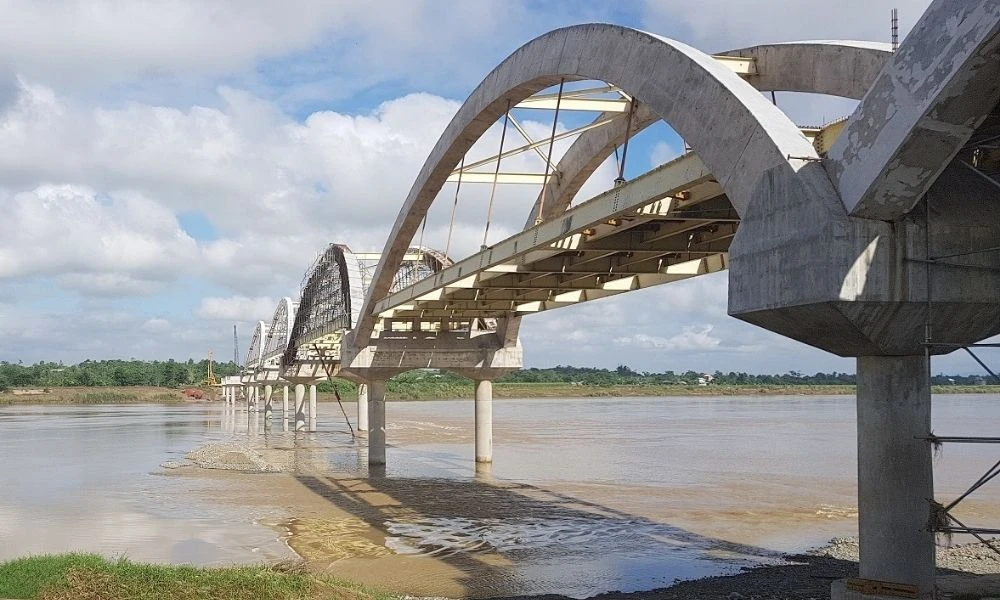 El Cabagan–Santa Maria Bridge en construcción.