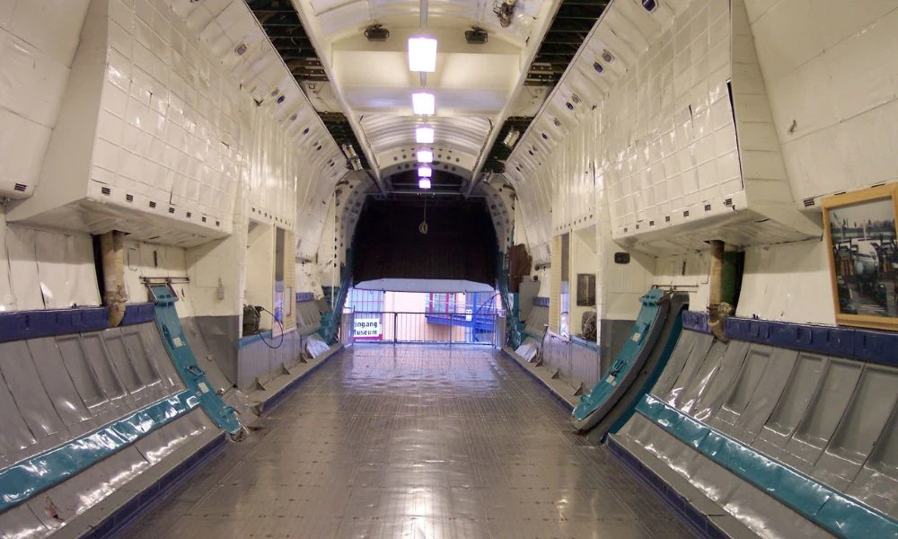 Interior del Antonov An-22.