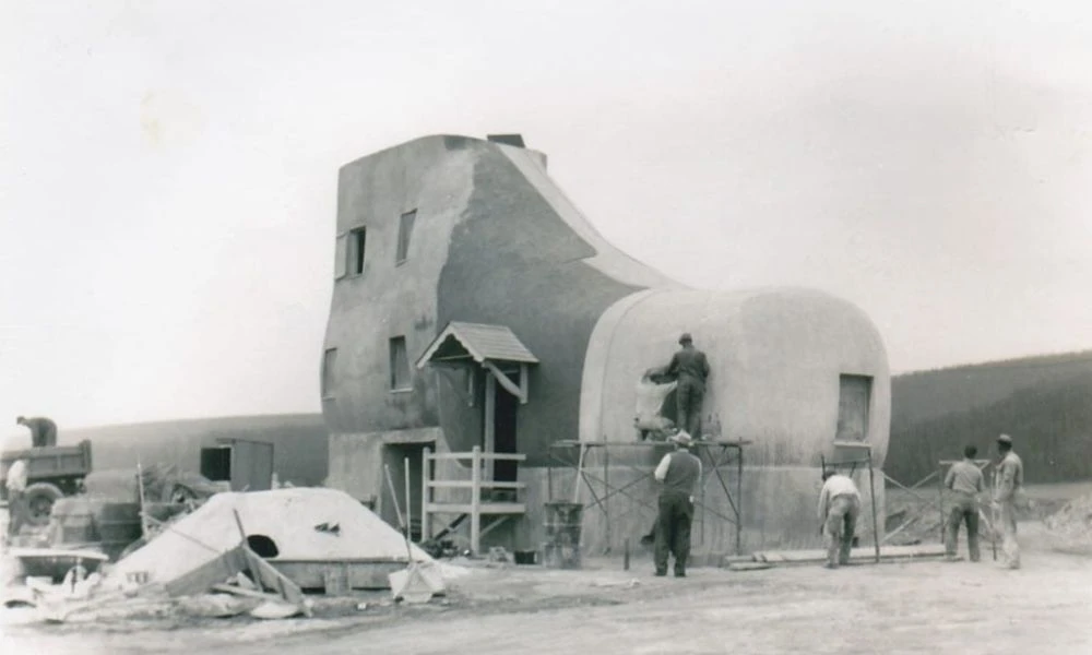 Haines Shoe House en construcción.