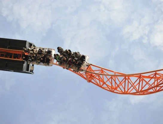 Abismo, la extrema montaña rusa de España que viaja a 105 km/h