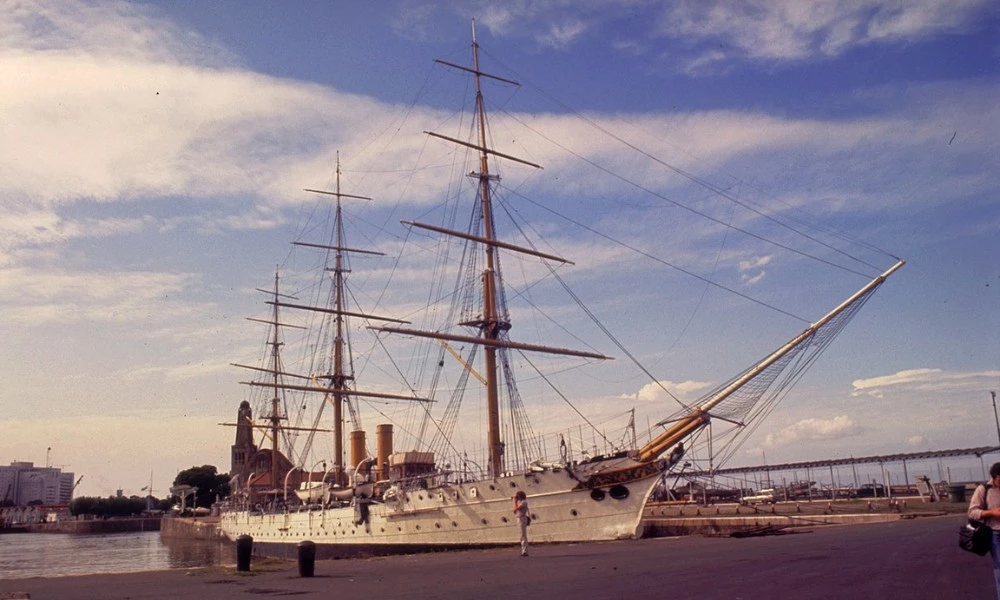 efemérides del 12 de enero: fragata Presidente Sarmiento