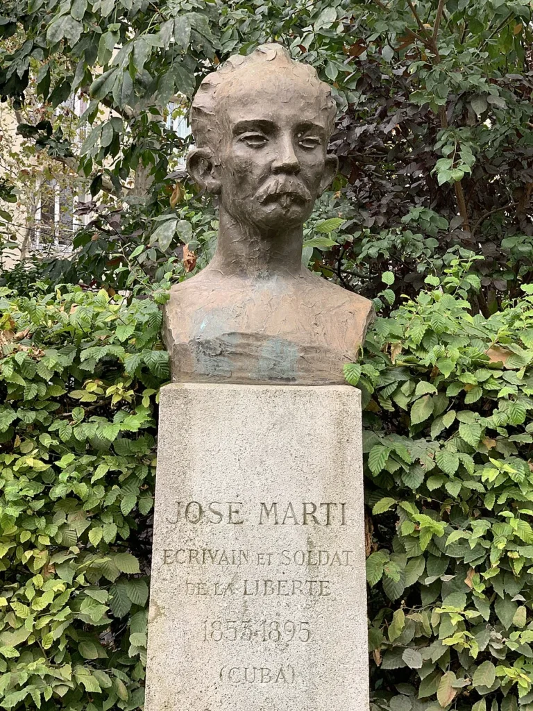 busto de José Martí en París