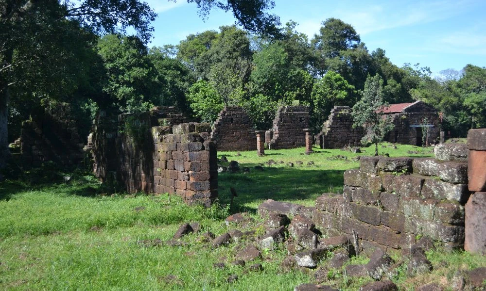 Vistas a las ruinas de la Misión jesuítica de Santa María la Mayor.
