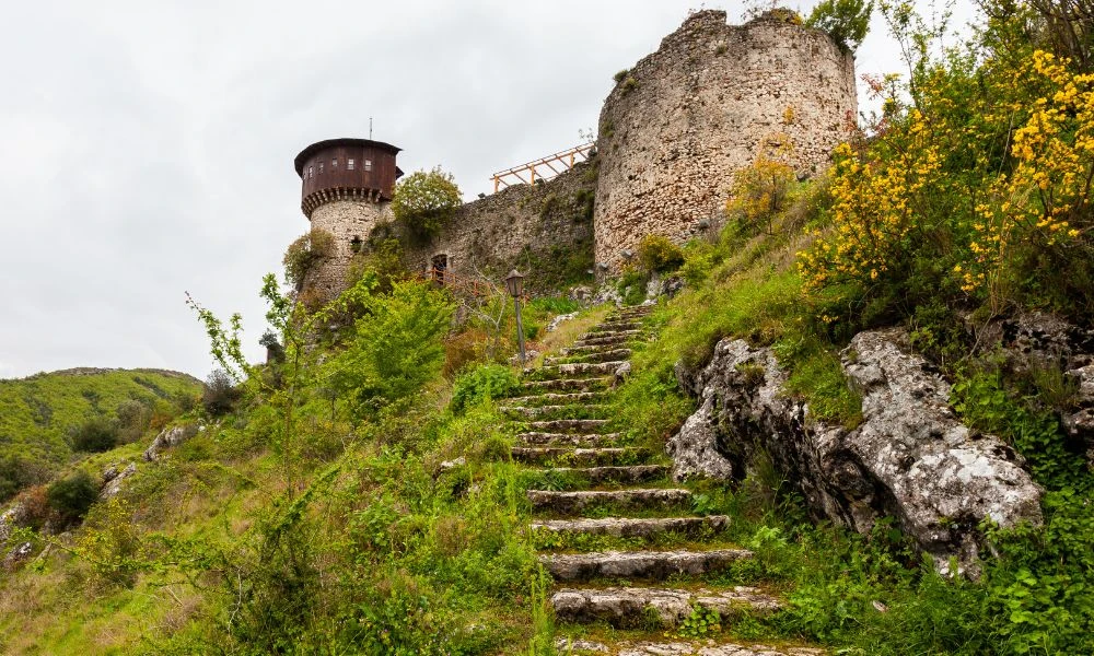 Vistas al Castillo de Petrelë.