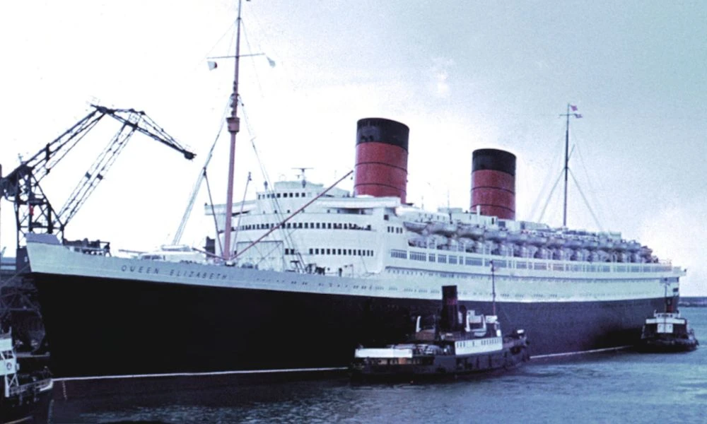 Vistas al RMS Queen Elizabeth.
