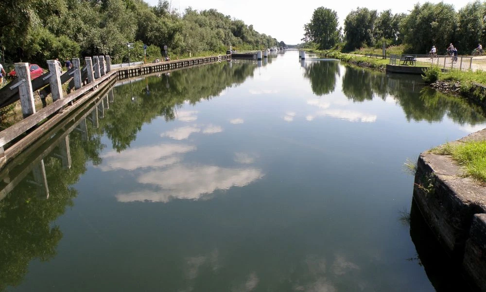Vistas al caudal de agua.