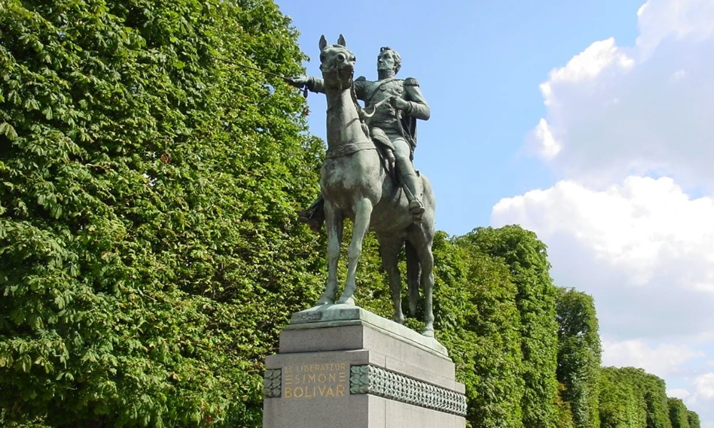 Estatua de Simón Bolívar en París