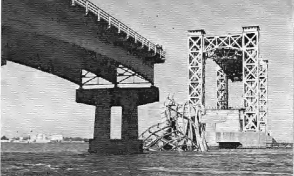 El colapso del Sidney Lanier Bridge.