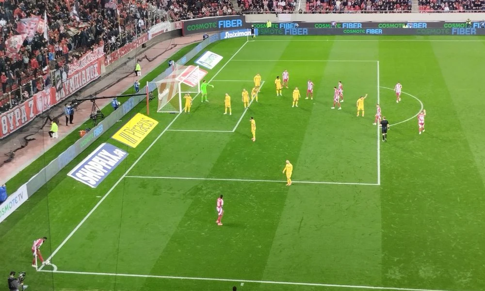 Partido en el estadio Georgios Karaiskakis.