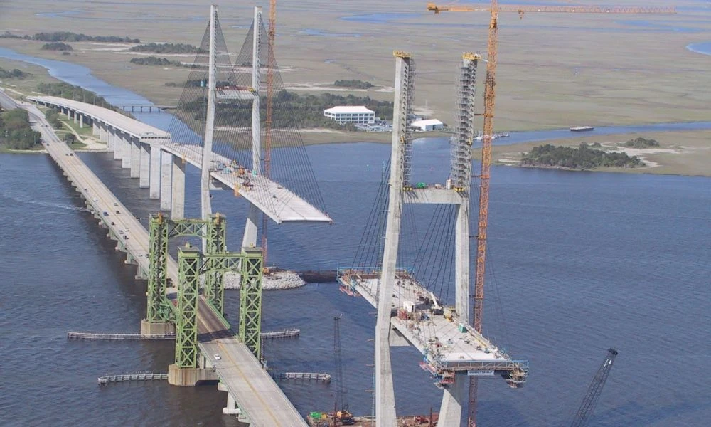 Reconstrucción del puente. 