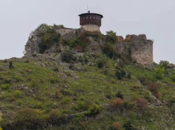 castillo-de-petrelë