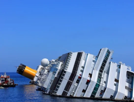 Costa Concordia, la historia del gigantesco crucero que se hundió en 2012 sobre la costa de Italia