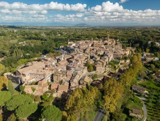 Sutri, la milenaria ciudad de Italia que está rodeada de barrancos