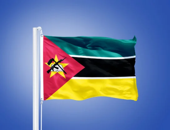 Bandera de Mozambique: el raro diseño que incluye un fusil y un libro