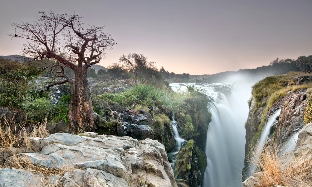 Cataratas Epupa, una de las fronteras naturales más sorprendentes de África