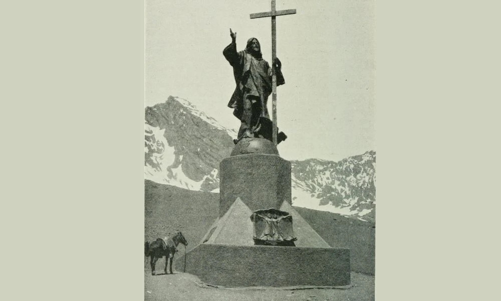 Foto antigua del Cristo Redentor de los Andes.
