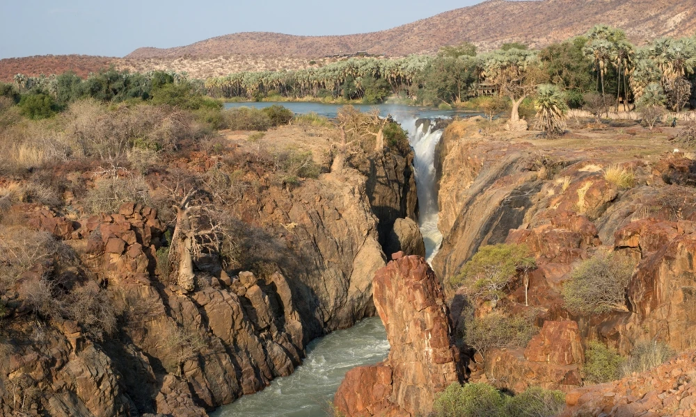 Cataratas Epupa, una de las fronteras naturales más sorprendentes de África