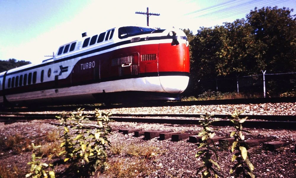 Un UAC TurboTrain de frente.