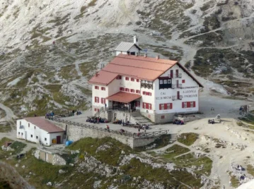 antonio-locatelli-hut