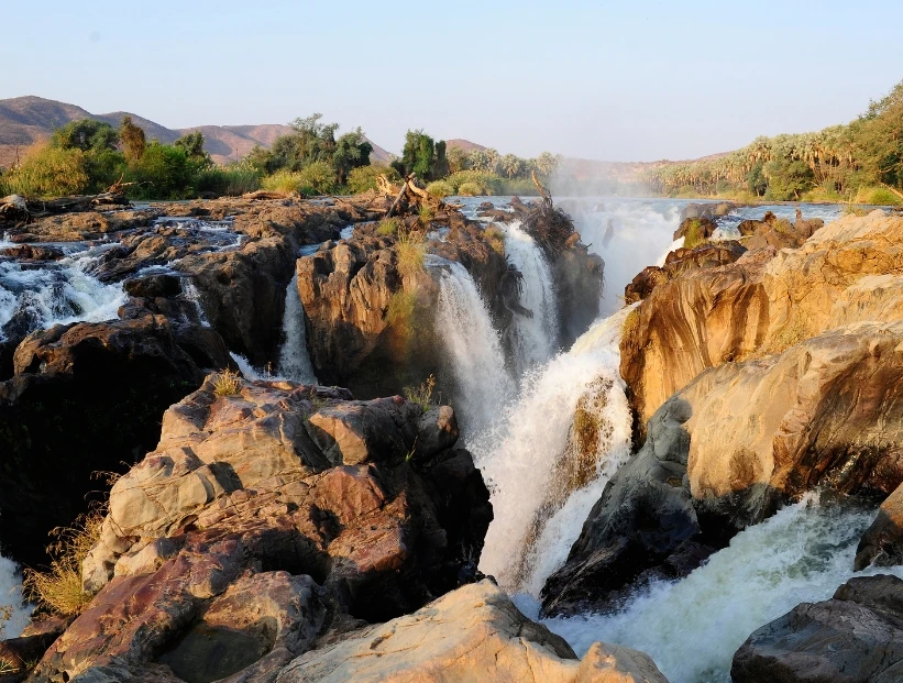 Cataratas Epupa, una de las fronteras naturales más sorprendentes de África