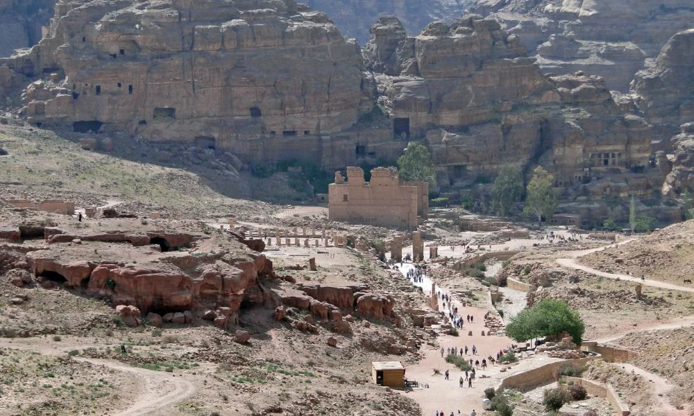 Turistas en el lugar.