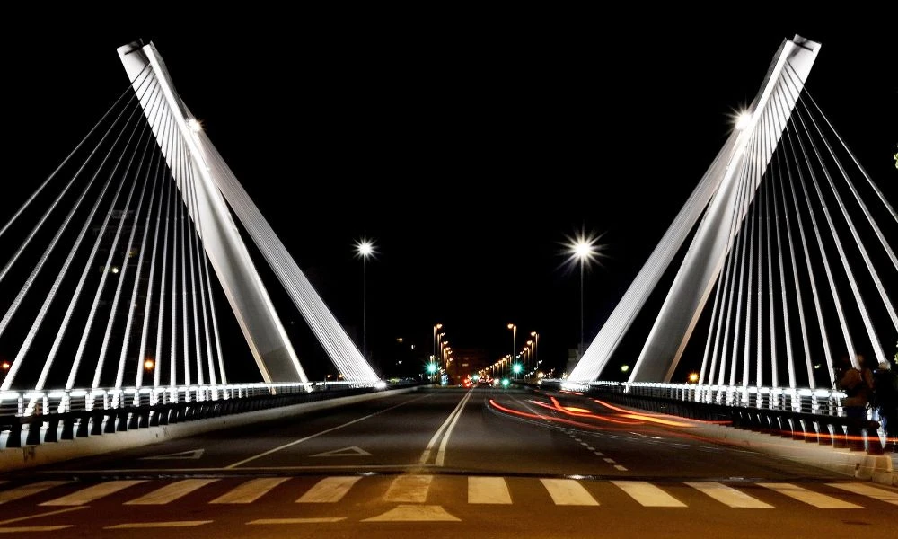 La estructura de noche.