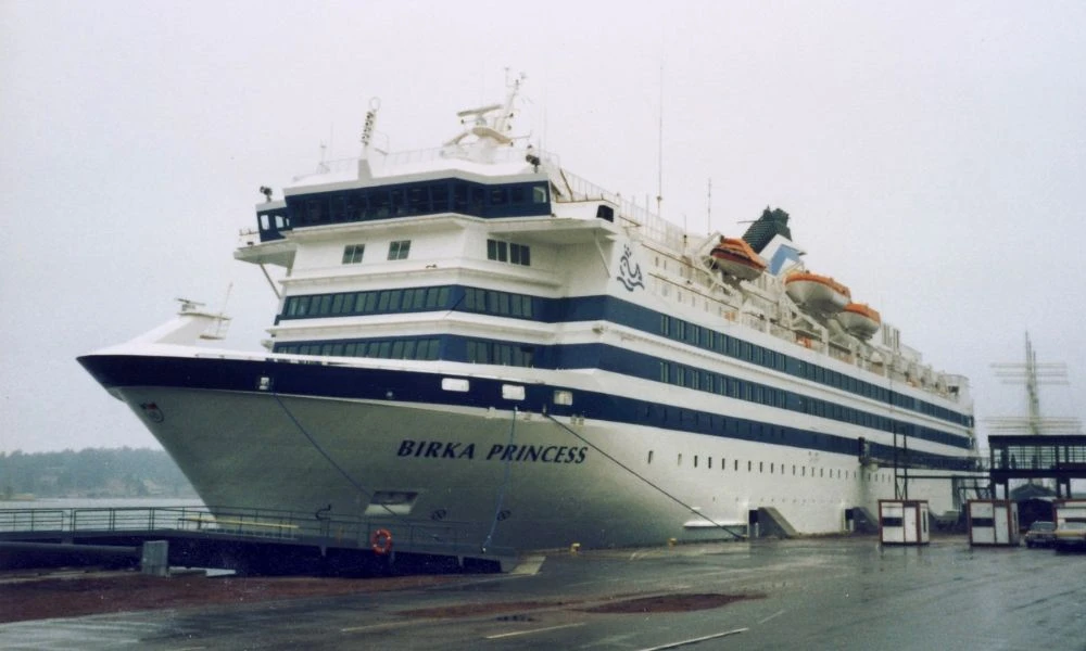 El Sea Diamond con su primer nombre.