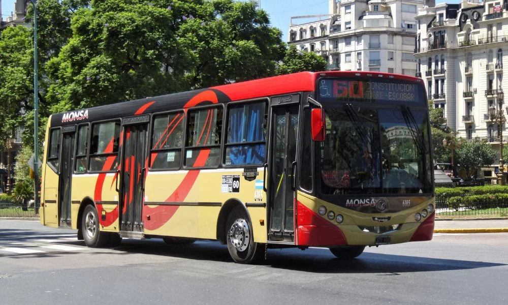 Colectivo moderno de la Línea 60.