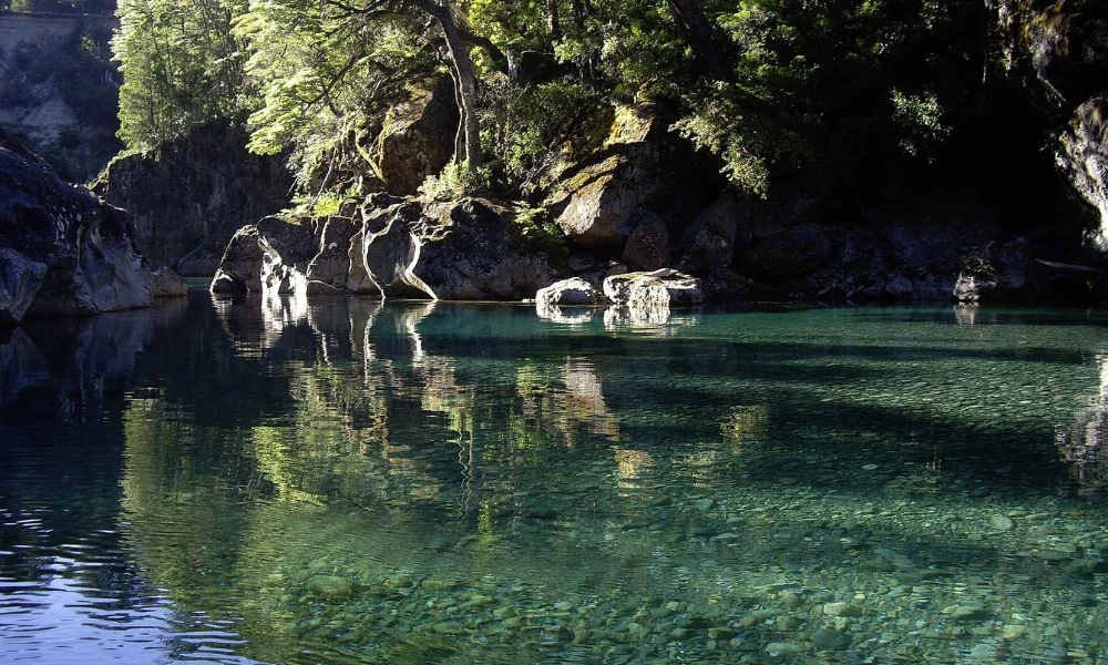 Río Azul de Río Negro: el popular destino turístico de la Patagonia que deslumbra con su color turquesa