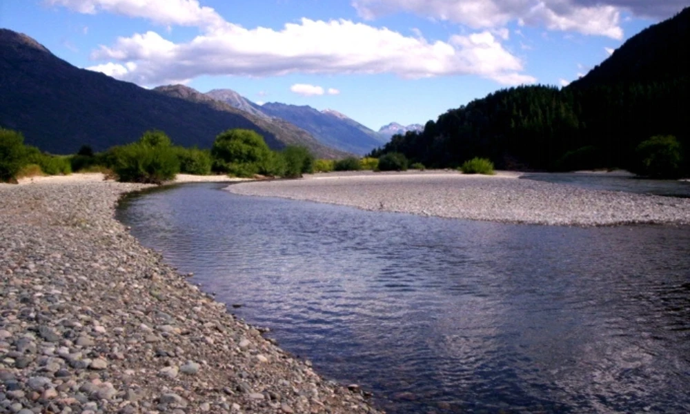 Río Azul de Río Negro: el popular destino turístico de la Patagonia que deslumbra con su color turquesa