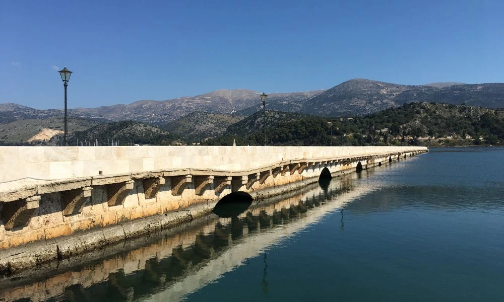 El puente de piedra de Grecia.