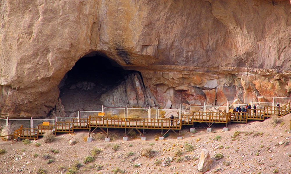 Ingreso a la Cueva de las Manos.