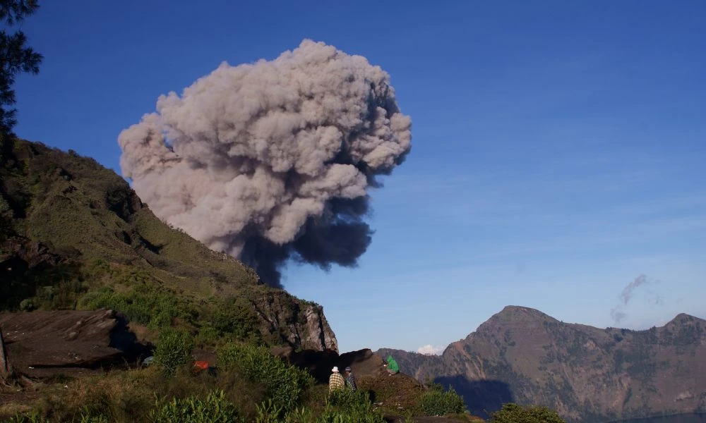 Monte Rinjani y su erupción.