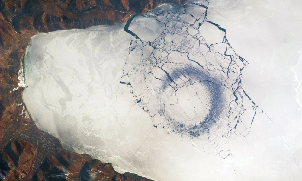 El espejo de agua en invierno.