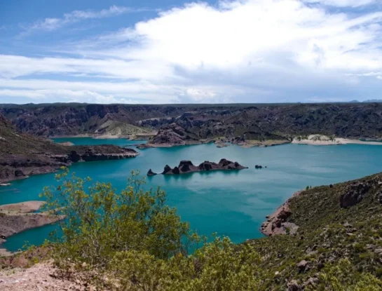 ¿Cómo se formó el famoso Cañón del Atuel de Mendoza y por qué es tan turístico?