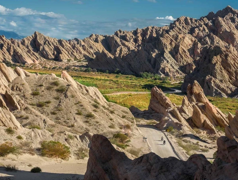 Quebrada de las Flechas: el curioso paisaje salteño con rocas que parecen lanzas gigantes