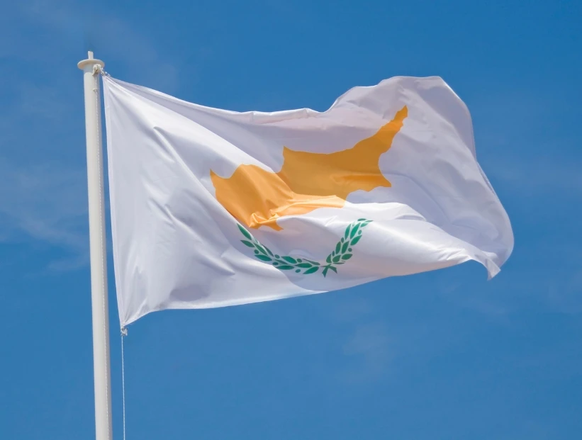 Chipre: la única bandera del mundo que muestra el mapa del propio país