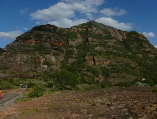 Cerro Colorado: la majestuosa montaña de Córdoba que tiene una casa histórica y arte rupestre centenario