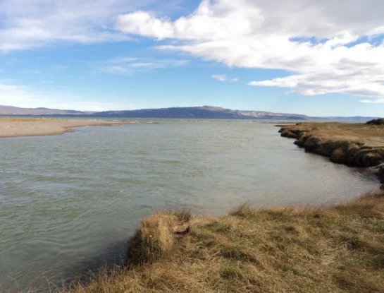 Río Senguer, el pintoresco caudal de agua de 360 kilómetros que atraviesa Chubut