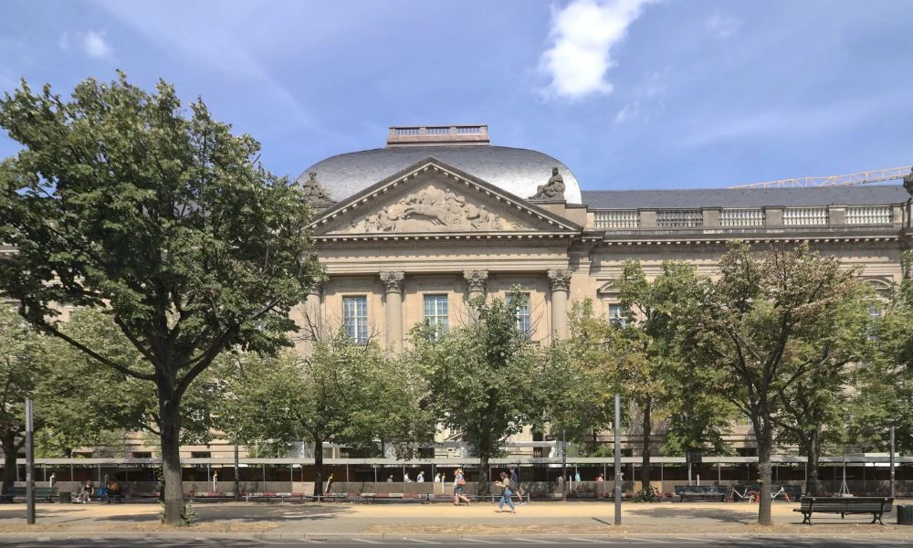 Fachada de la Biblioteca Estatal de Berlín.