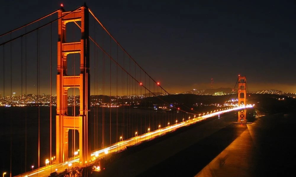 El puente Golden Gate de noche.