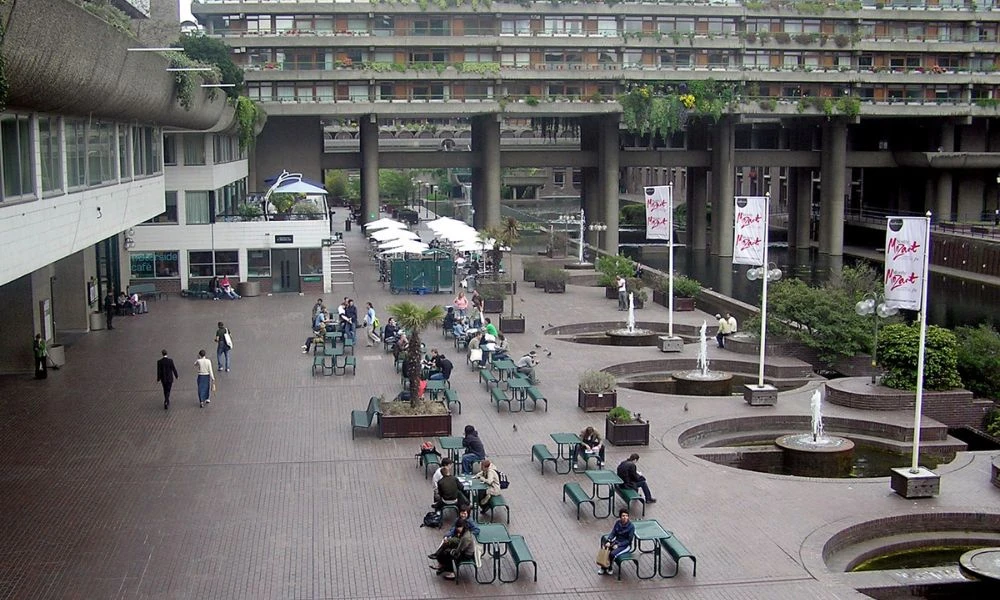 Área comercial del complejo.