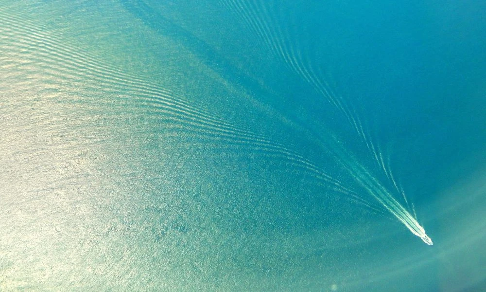 Barco en el estrecho de Taiwán.