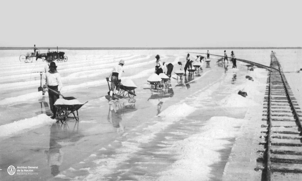 Foto antigua en Salinas del Bebedero.