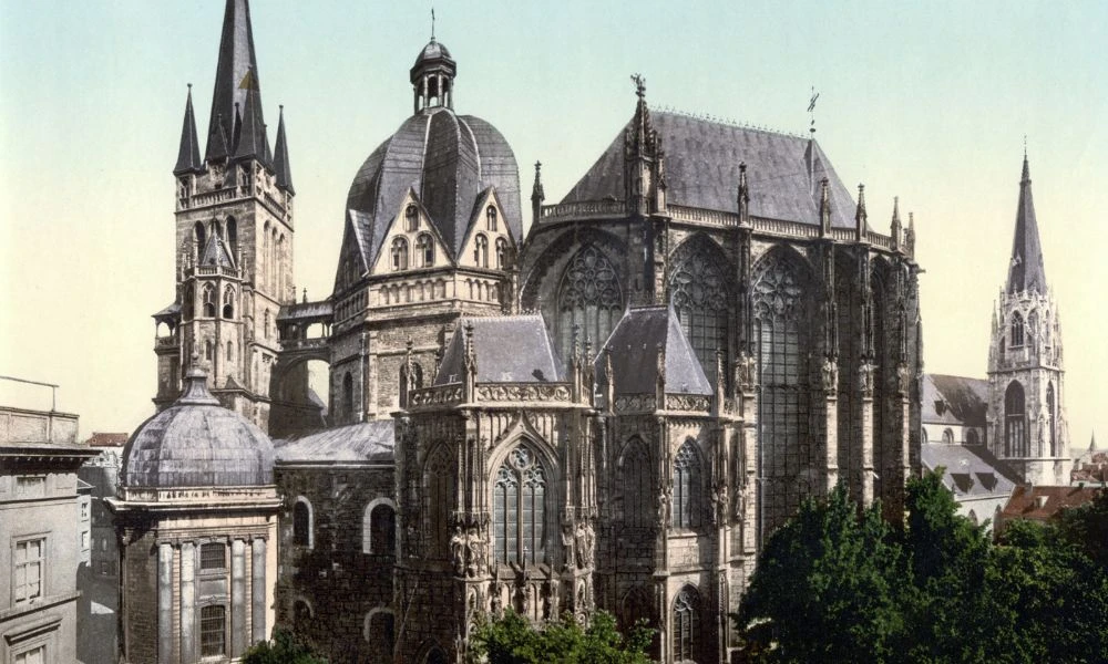 La Catedral de Aquisgrán en el pasado.