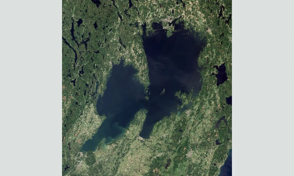 Vista satelital del lago.