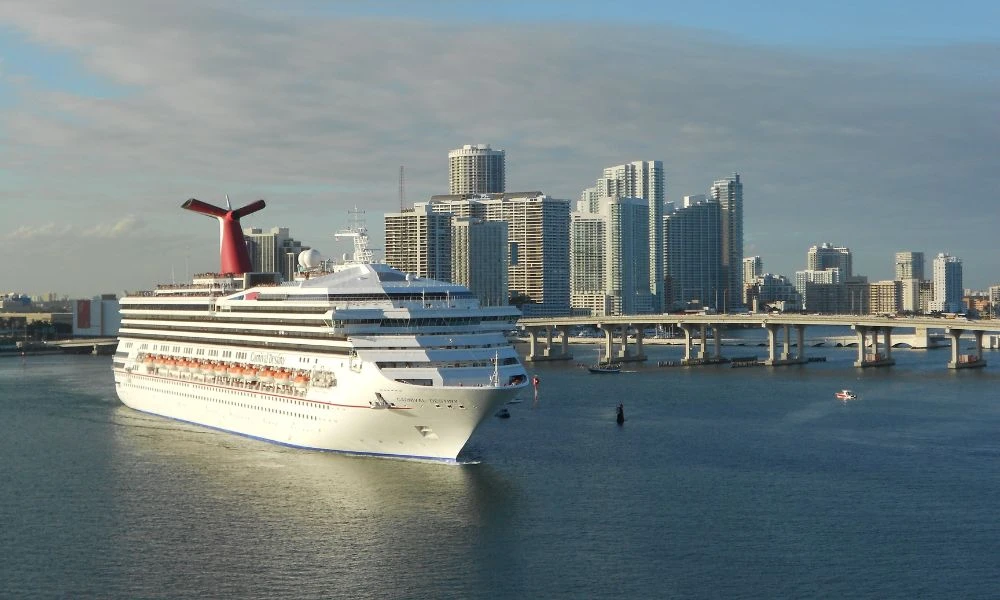 El Carnival Destiny en Miami.